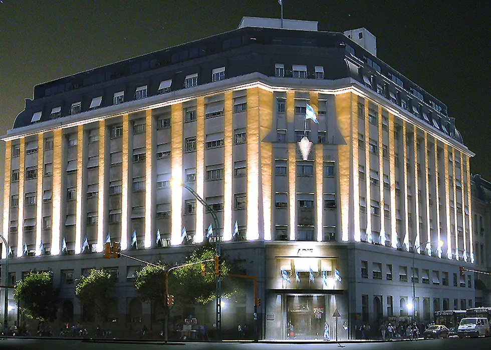 Edificio de oficinas de ADIF y Estación Terminal Mitre