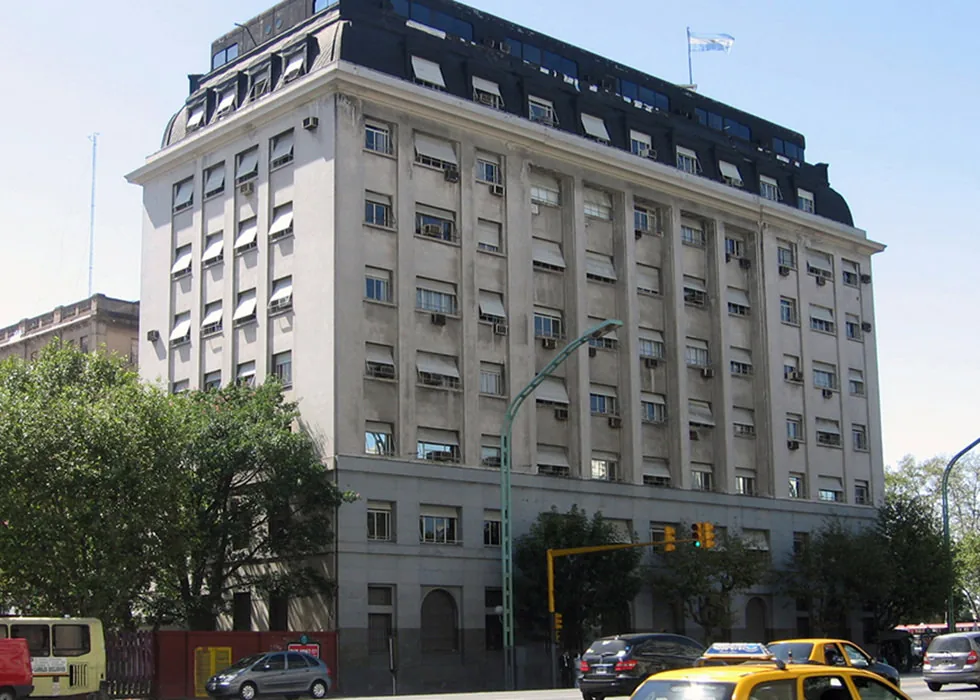 Edificio de oficinas de ADIF y Estación Terminal Mitre