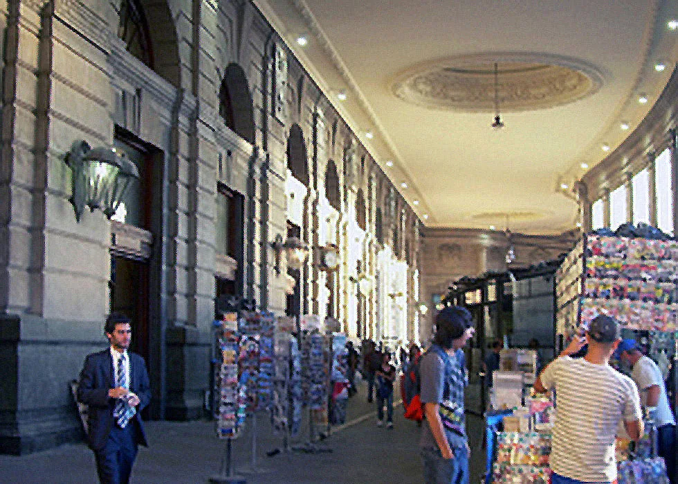 Edificio de oficinas de ADIF y Estación Terminal Mitre
