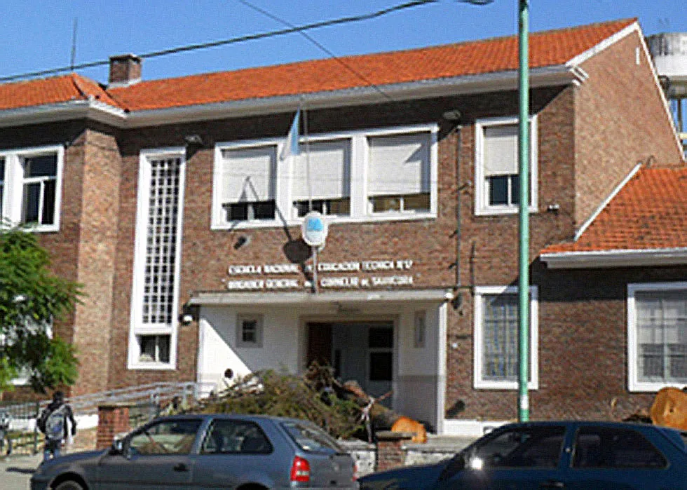 Mantenimiento escolar en comunas 8 y 9