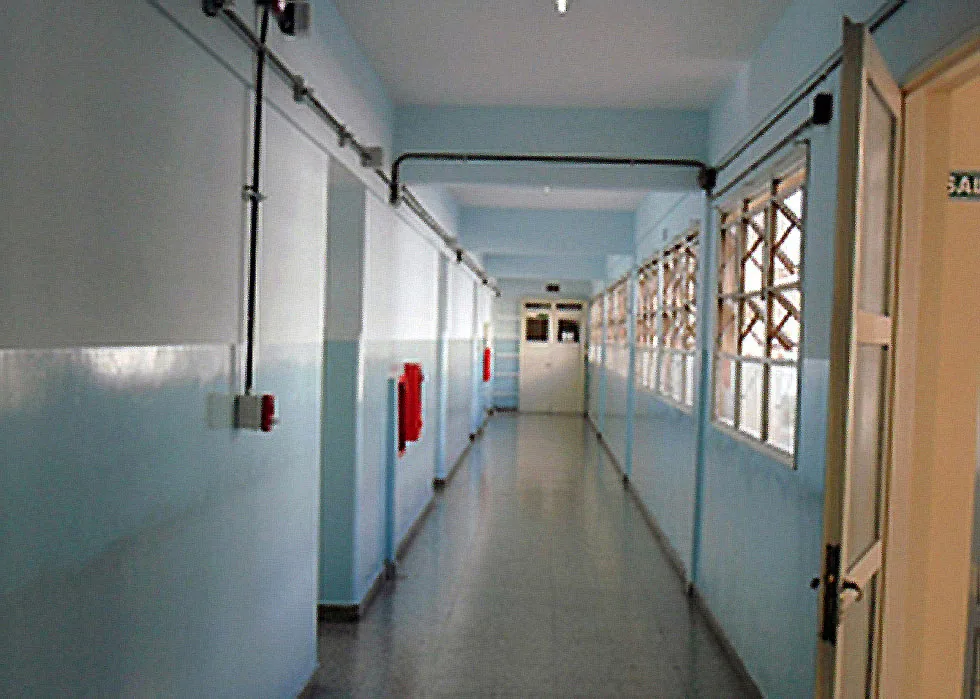 Mantenimiento escolar en comunas 8 y 9